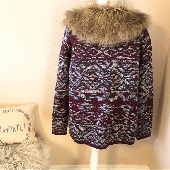 3/30 Forever 21 Faux Fur Maroon Cardigan - Picture 5 of 5